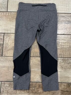 Lululemon grey leggings with black accents women’s Size 6